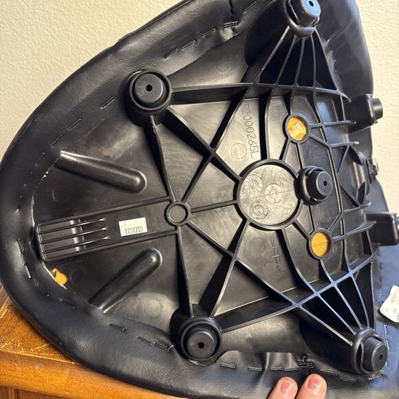 Harley Davidson Softail Up Pillion Pillow Seat Passenger Streetbob Low Profile - Picture 10 of 10